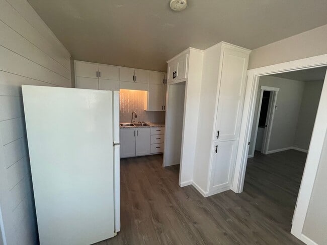 Building Photo - 1 bed 1 bath duplex nestled in Chickasha Oklahoma! large yard, laundry connections, NEWLY REMODELED!