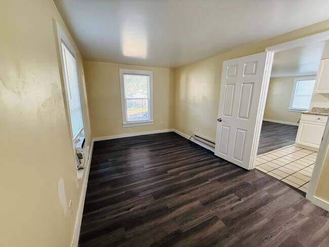 Building Photo - 320 21st Ave S