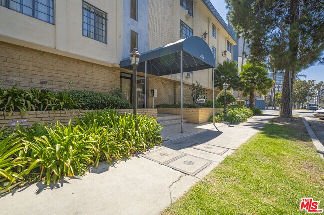 Primary Photo - 456 S Harvard Blvd