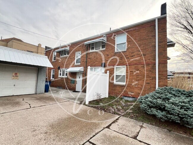 Building Photo - "Spacious & Inviting 2-Bedroom apartment i...