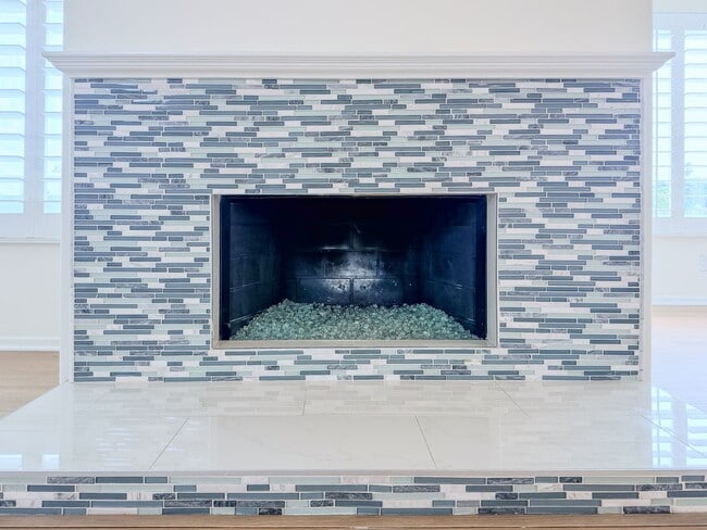 Building Photo - 3525 Sunset Ln