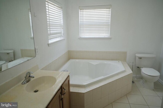 Building Photo - 101 Goldenrod Ln