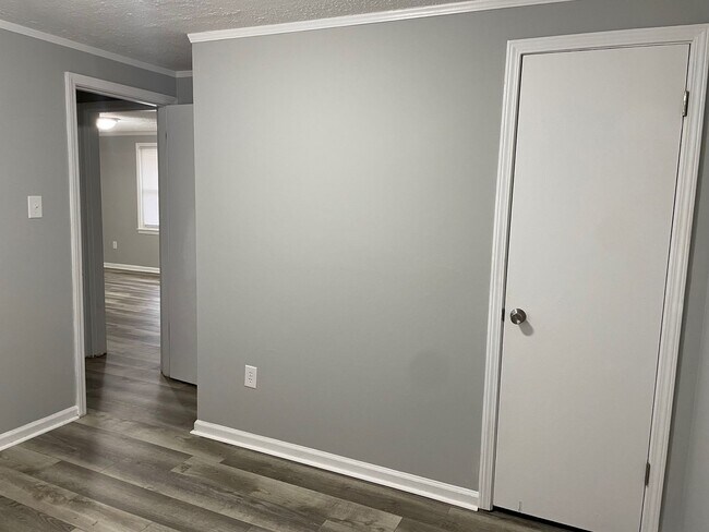 Building Photo - 615