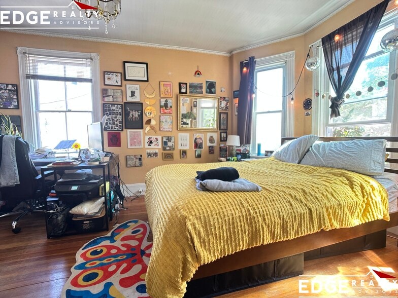 Building Photo - 52 Dustin St