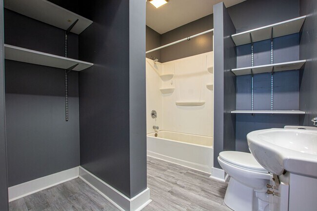 Building Photo - 2523 Ames Ave