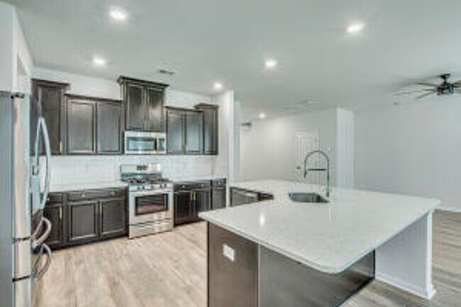 Building Photo - Available March 10th. Beautiful 6 BR/4.5 BA Home in Tanner Plantation!