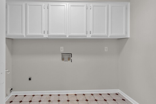 Building Photo - 636 N Fox Chase Cove