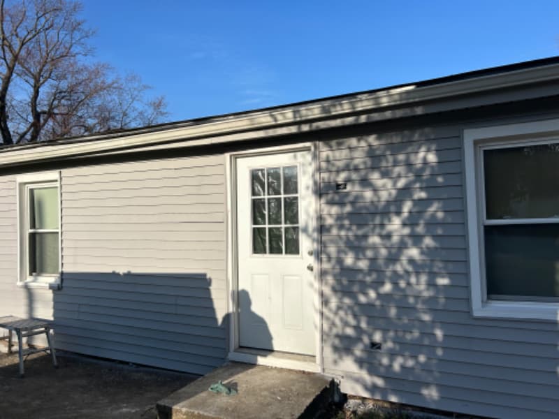 Building Photo - 811 W 8th St