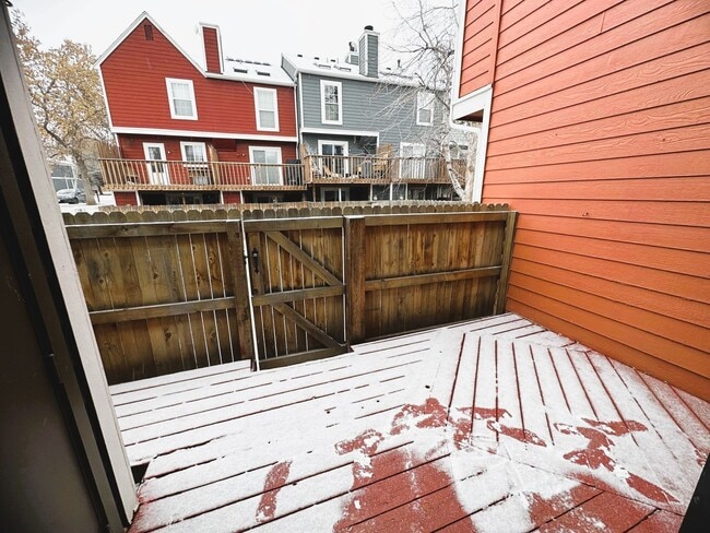 Building Photo - Charming 2-Bedroom 2 Bathroom Townhome with Finished Basement In Prime Lafayette Location!