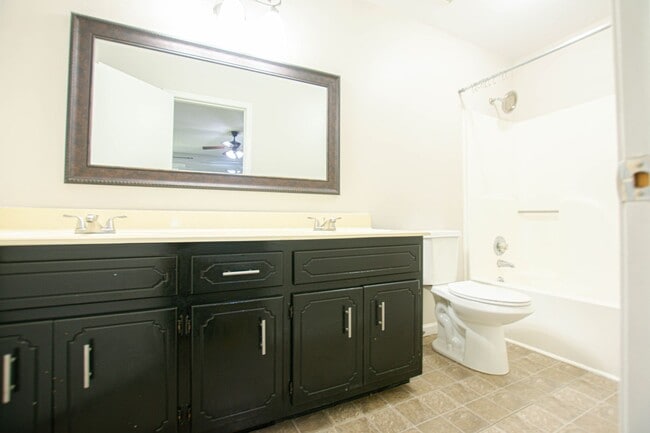 Building Photo - Updated Three Bedroom!