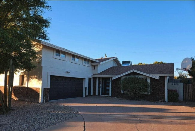 Building Photo - 8620 E San Miguel Ave