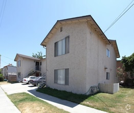 Building Photo - Chamberlain Apartments