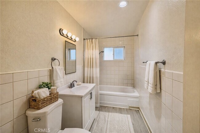 Building Photo - 1810 W Sallie Ln