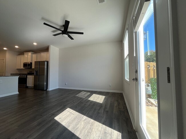 Building Photo - Spacious Townhome Available Now!