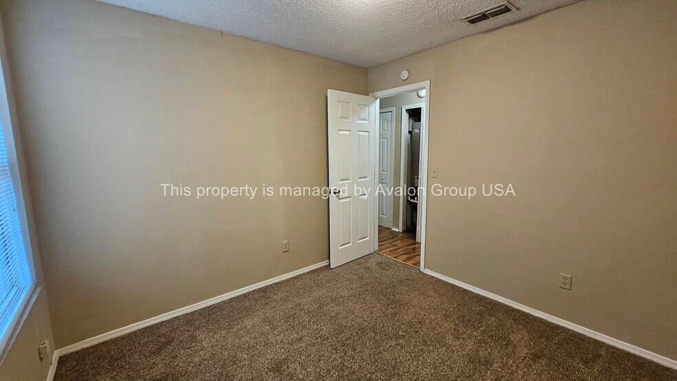 Building Photo - 10160 Geni Hill Cir N