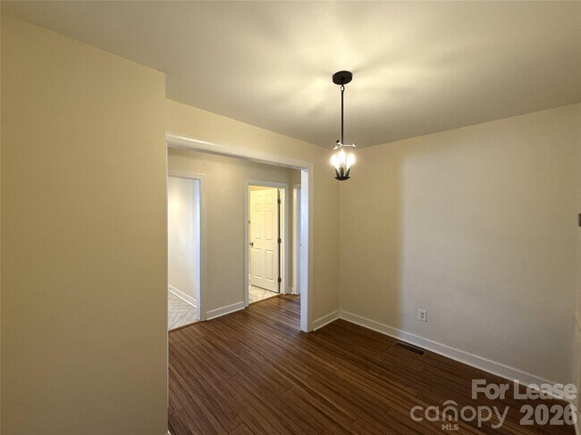 Building Photo - 707 Grandin Rd