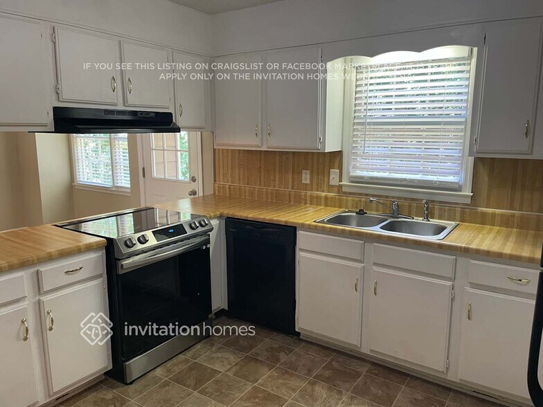 Building Photo - 1851 Twin Branch Dr