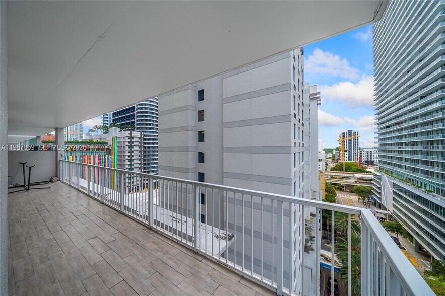 Building Photo - 1250 S Miami Ave