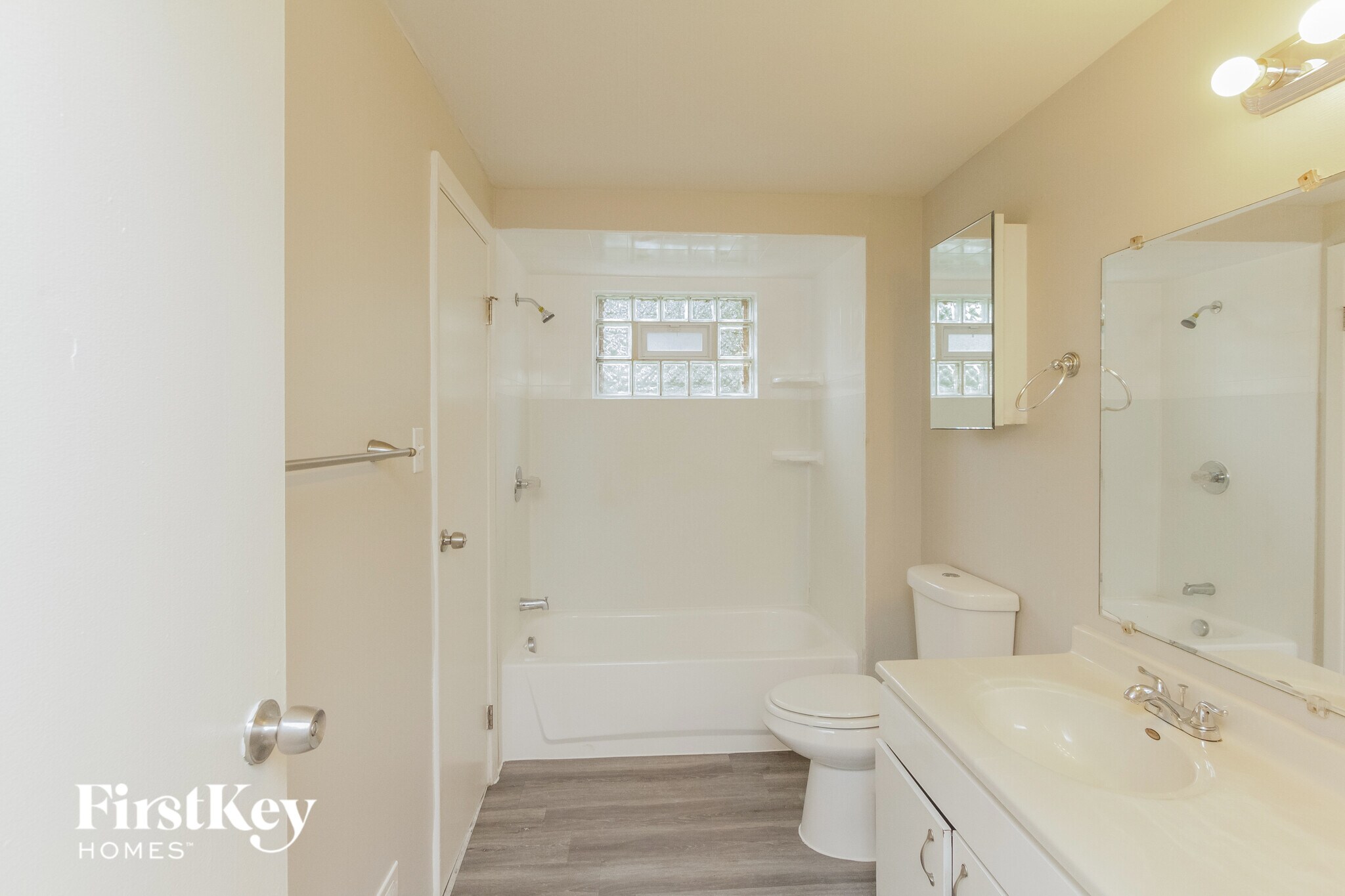 Building Photo - 5144 Oakwood Ct