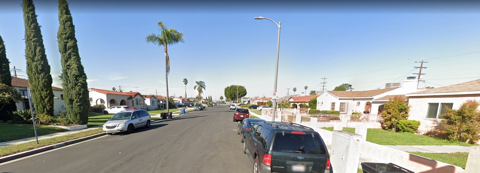 Building Photo - 1634 W 104th St