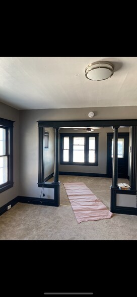 Building Photo - 857 N Goodman St