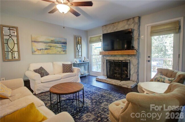 Building Photo - 3806 Bridgewood Ln