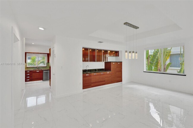 Building Photo - 10065 Bay Harbor Terrace