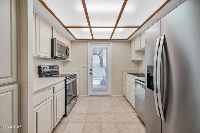 Building Photo - 805 E Townley Ave