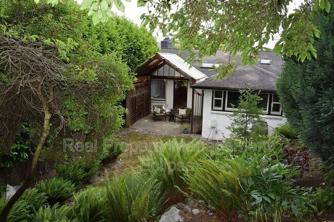 Building Photo - 4421 29th Ave W