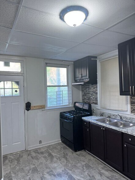 Building Photo - 1206 Oakhurst Pl