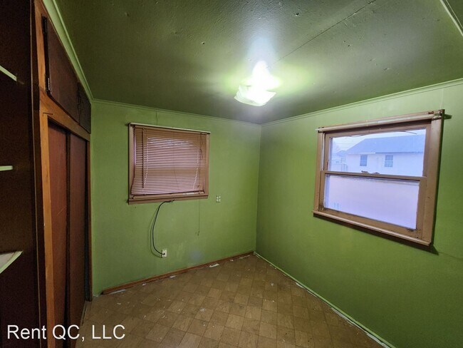 Building Photo - 2 br, 1 bath House - 224 4th St