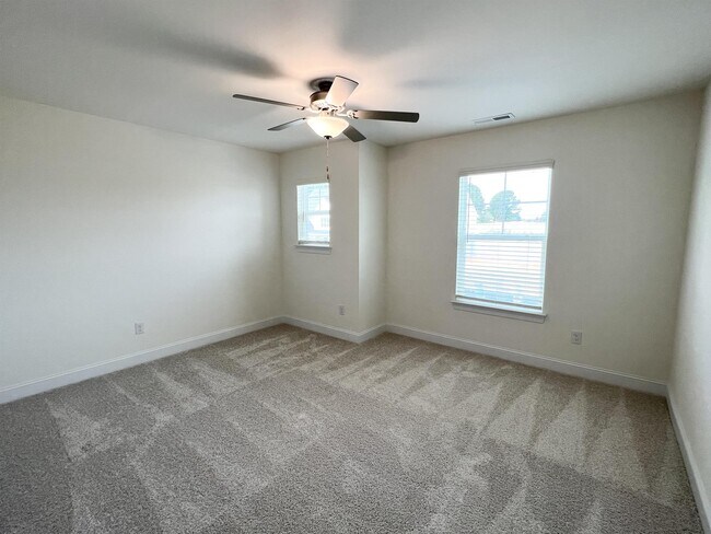 Building Photo - 324 Highview Dr