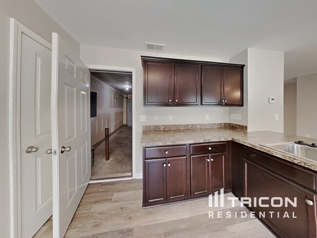 Building Photo - 4438 Oak Pointe Dr