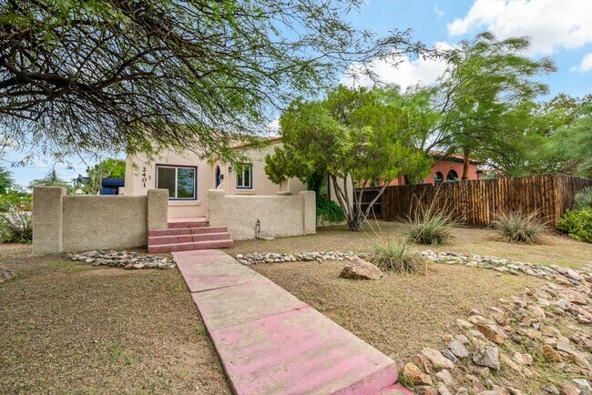 Primary Photo - 2401