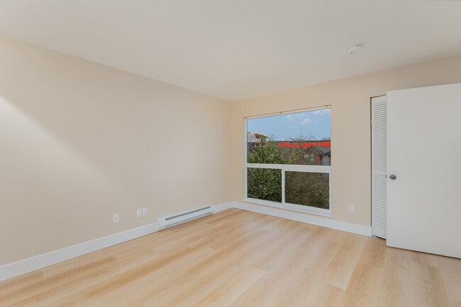 Building Photo - 3614 Interlake Ave N