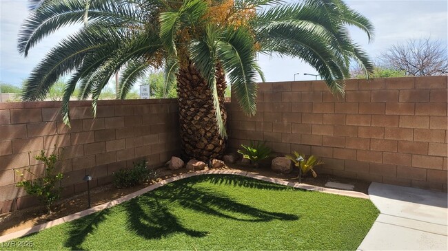 Building Photo - 10874 Mallorca Ave