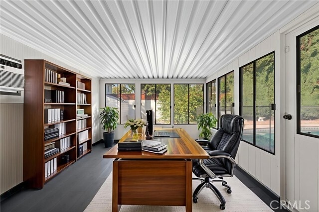 Building Photo - 6417 Graves Ave