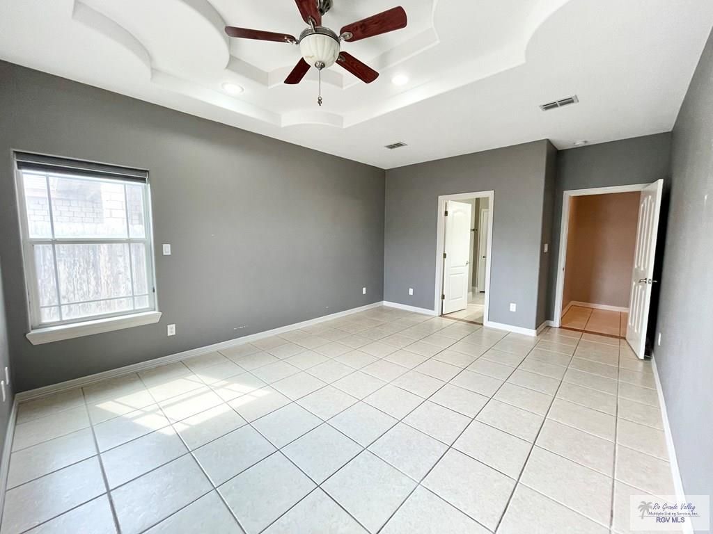 Building Photo - 367 E Silver Creek