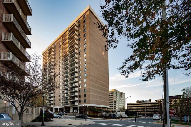 Building Photo - 3800 Fairfax Dr