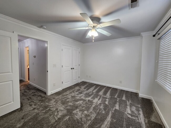 Building Photo - 2 Bedroom Condo in Midwood