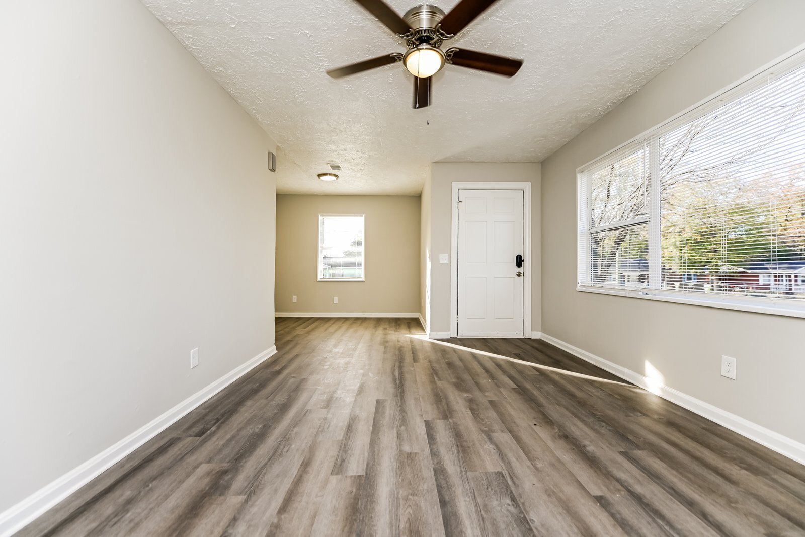 Building Photo - 119 Astor St