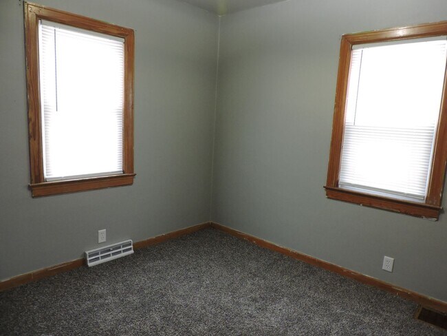 Building Photo - 3 bedroom, 1 bath house