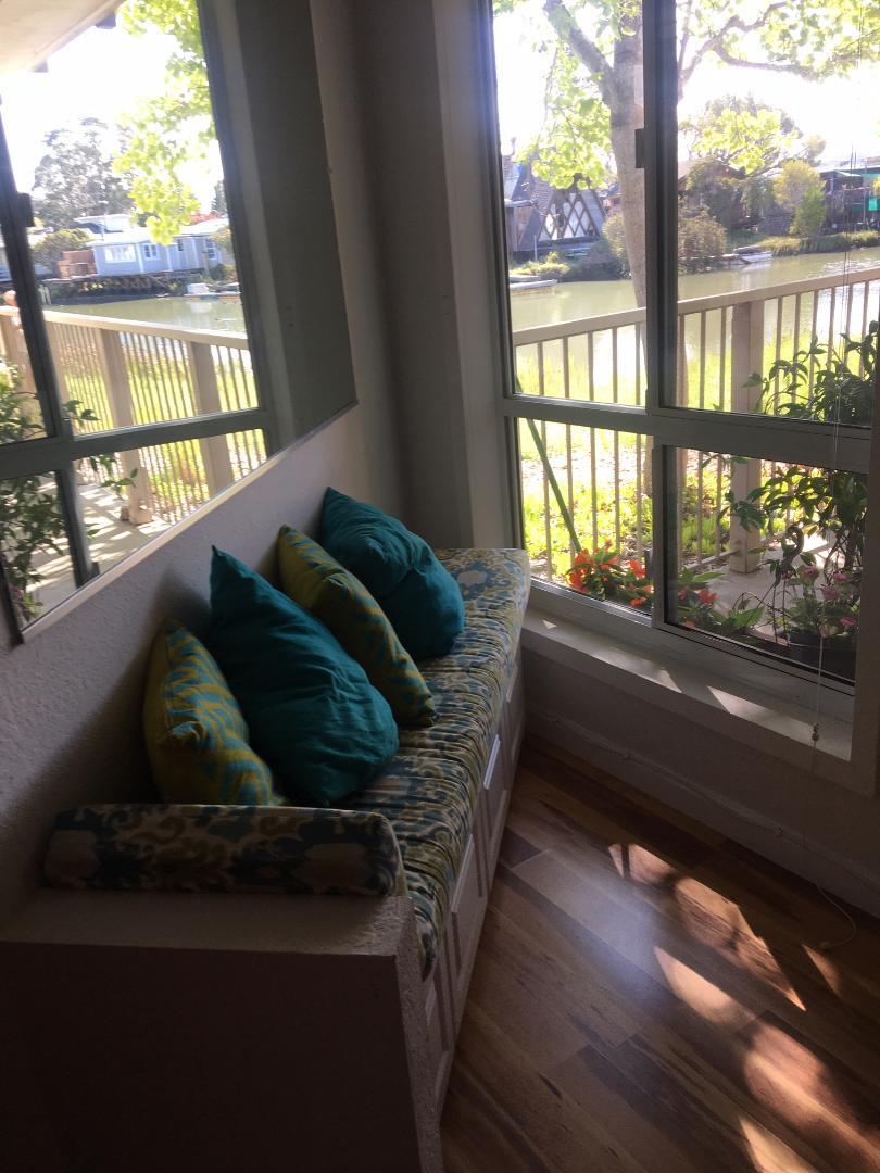 Building Photo - 396 Larkspur Plaza Dr