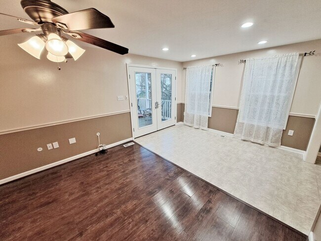 Building Photo - 417 Debbi Ct