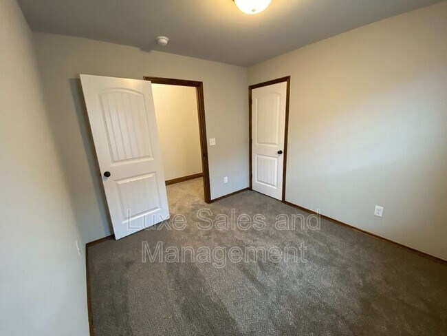 Building Photo - 12817 Double V Dr