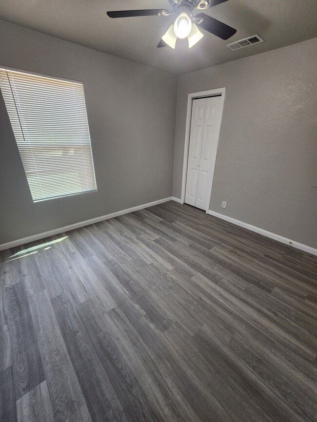 Building Photo - 205 Waverly Dr