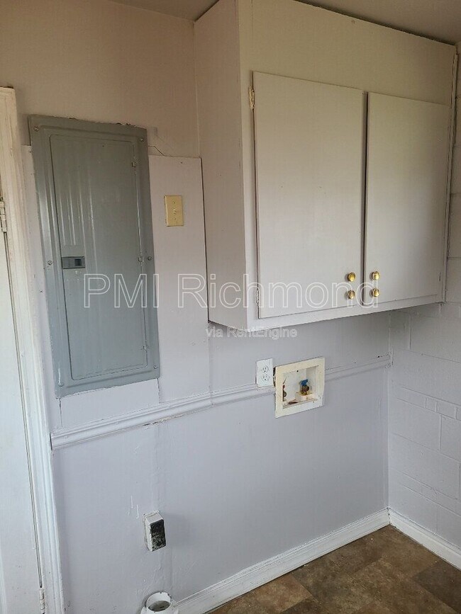 Building Photo - 6529 Holliday Rd