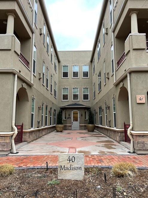 Building Photo - 40 Madison St