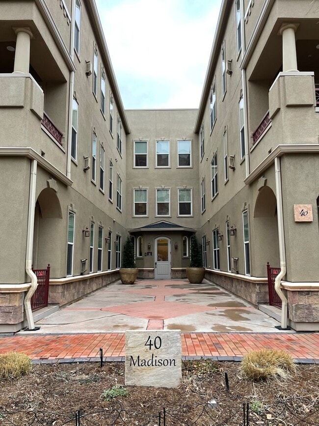 Building Photo - 40 Madison St