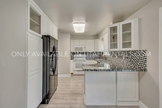 Building Photo - 786 E 350 N